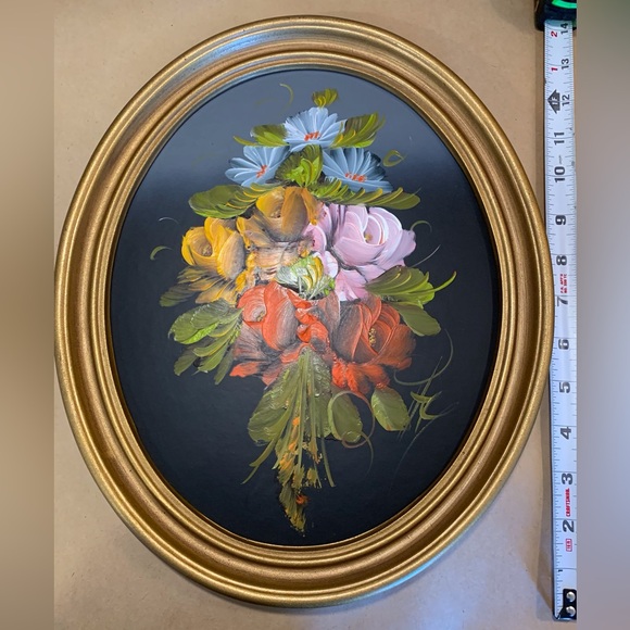 đ¤SOLD LOCALLYđ¤Set of Vintage Oval Floral Paintings in Gold Painted Frames - Picture 3 of 15